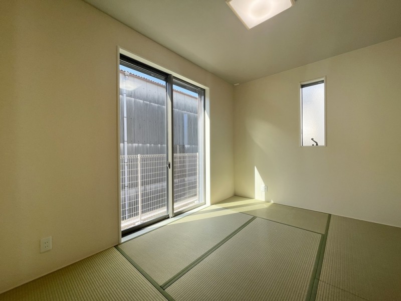 3号地　6.5帖ある和室は、廊下からもリビングからも出入り可能です。